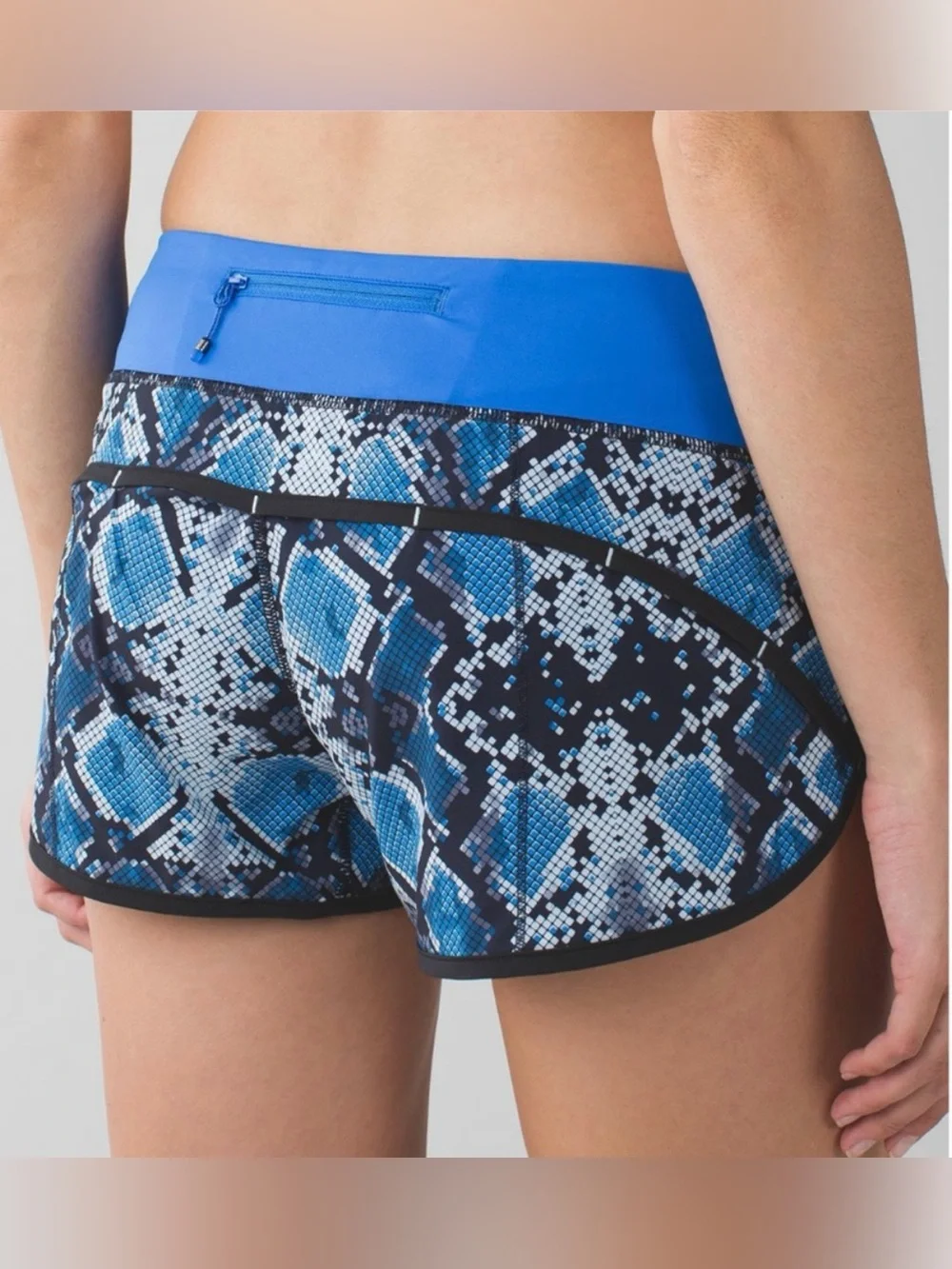 Lululemon Speed Up Lined Shorts in Blue Snake Print